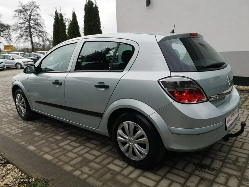 Opel Astra J 9