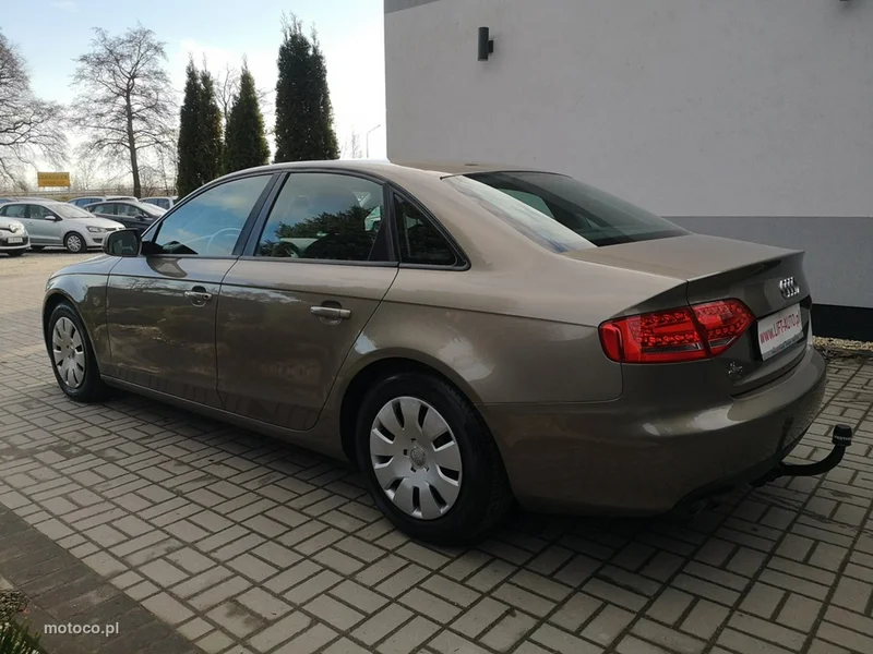 Audi A4 B8 9