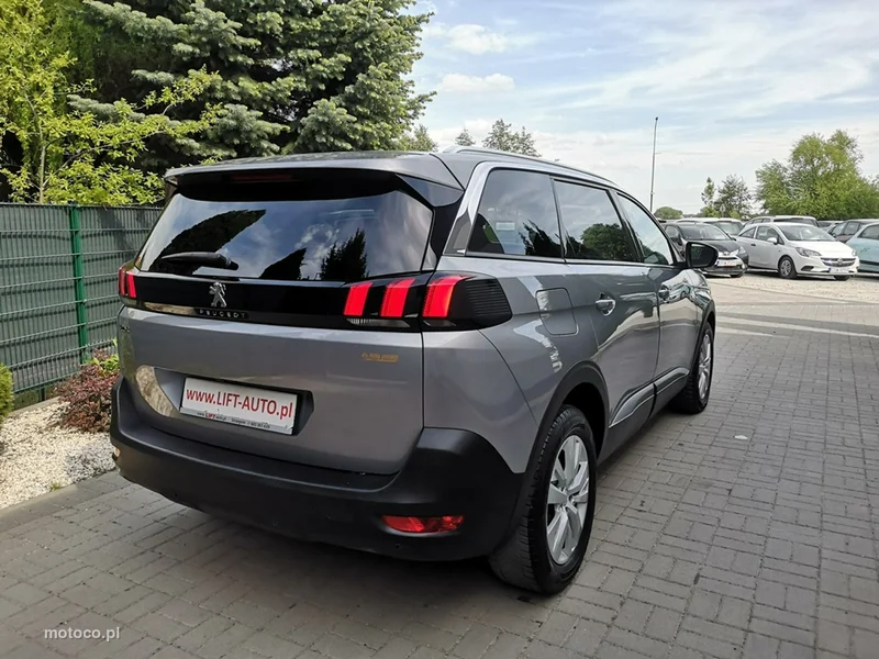 Peugeot 5008 6