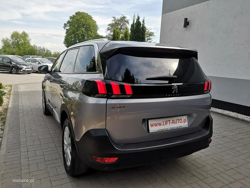 Peugeot 5008 8