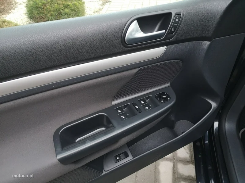 Volkswagen Golf V 11