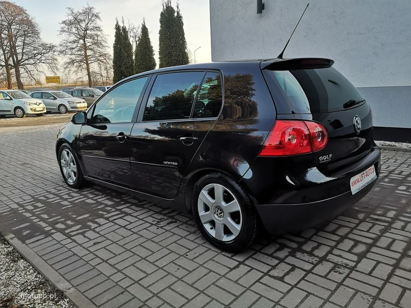 Volkswagen Golf V 9