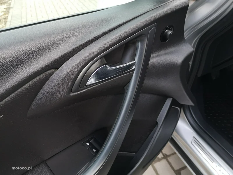 Opel Astra J 12