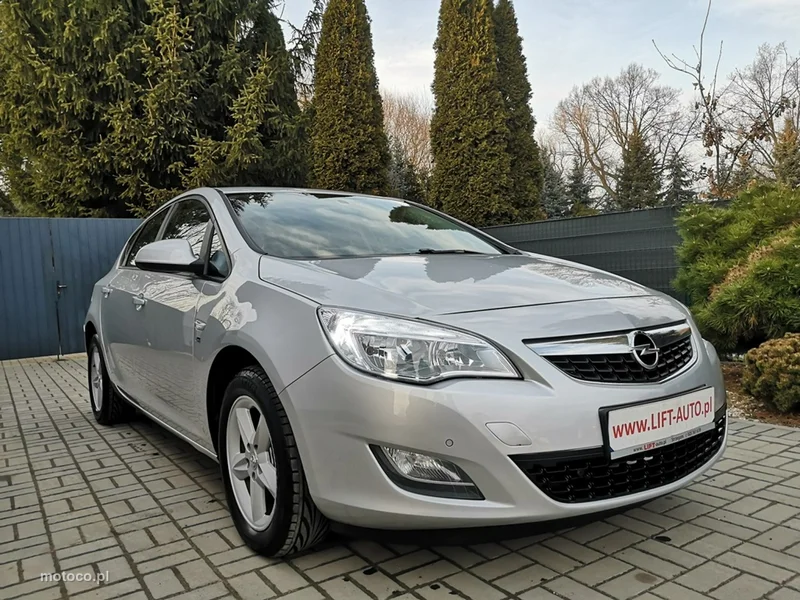 Opel Astra J 3
