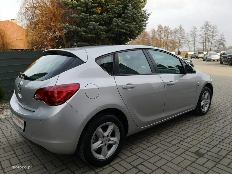 Opel Astra J 5