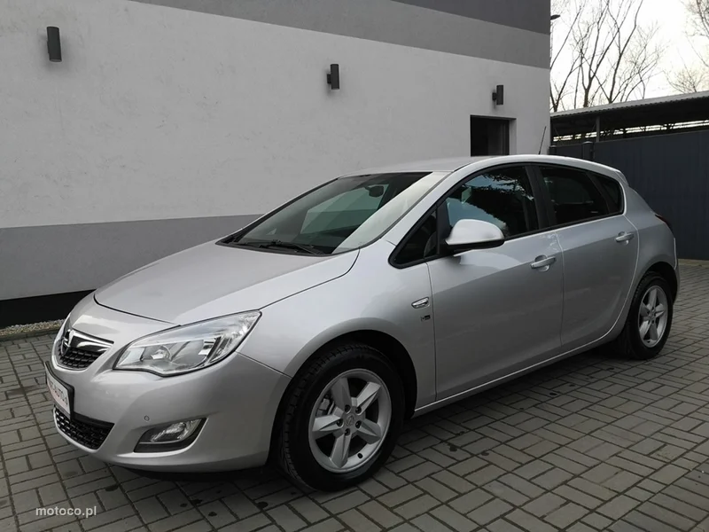 Opel Astra J 10