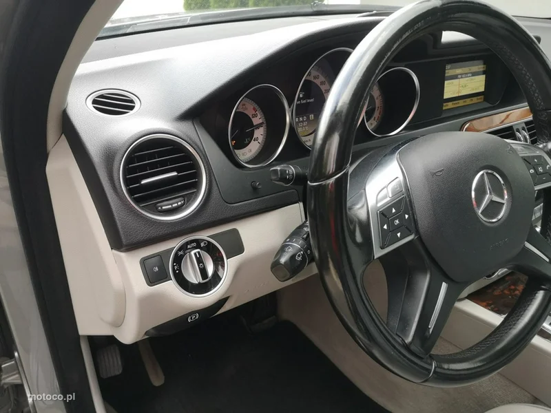 Mercedes-Benz Klasa C W204 C 200 12