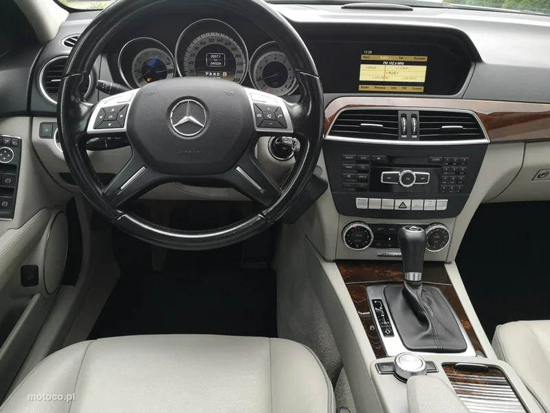 Mercedes-Benz Klasa C W204 C 200 14