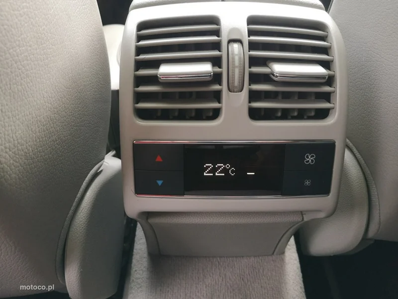 Mercedes-Benz Klasa C W204 C 200 21