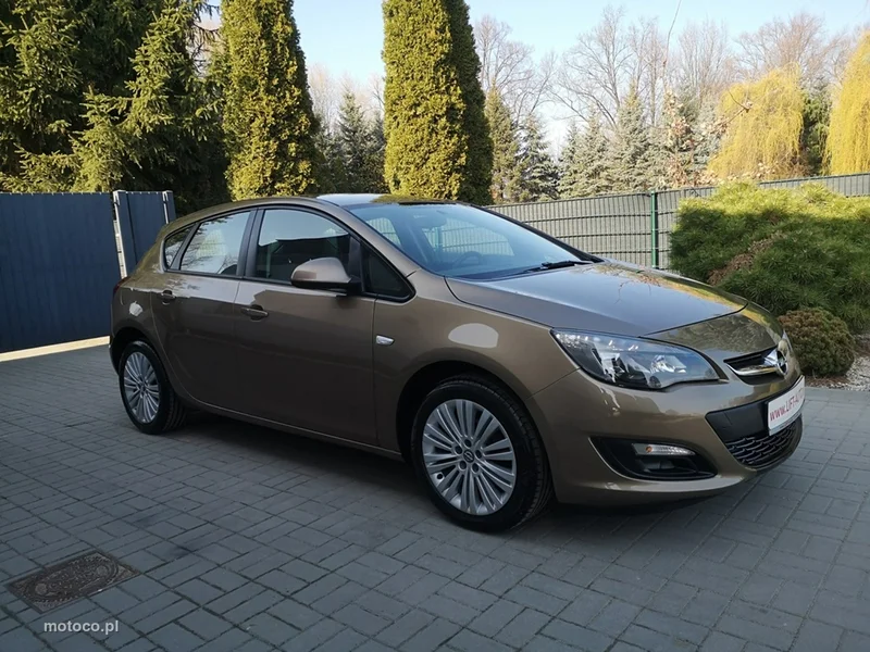 Opel Astra J 4