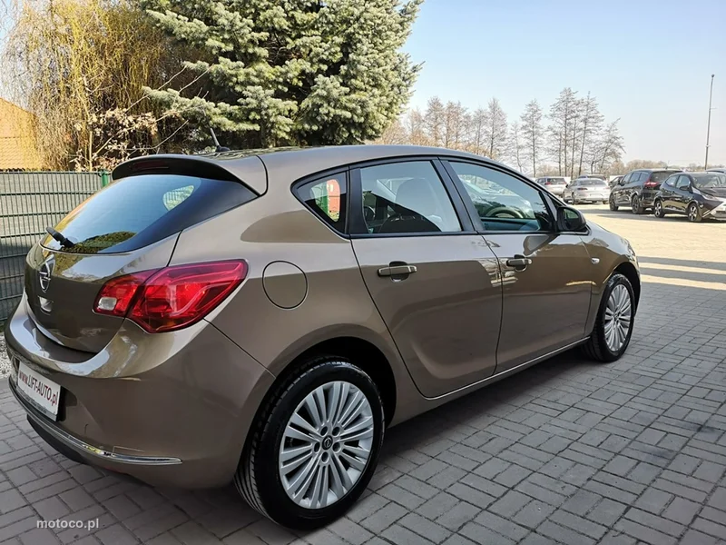 Opel Astra J 5
