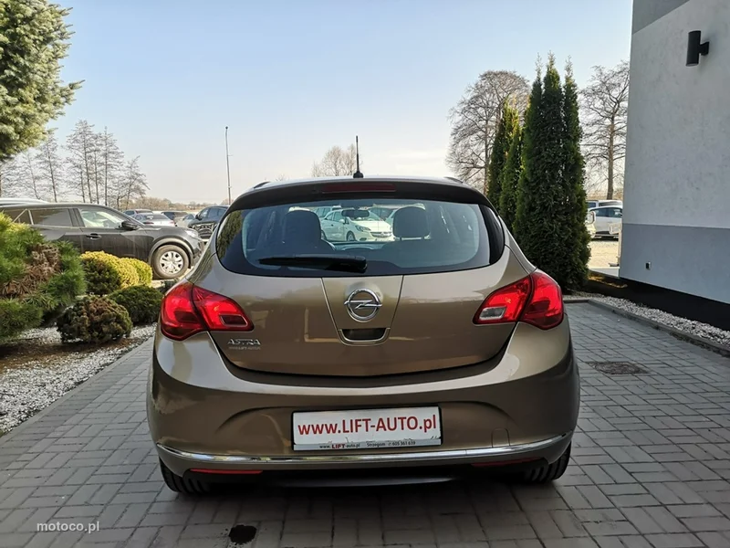 Opel Astra J 7