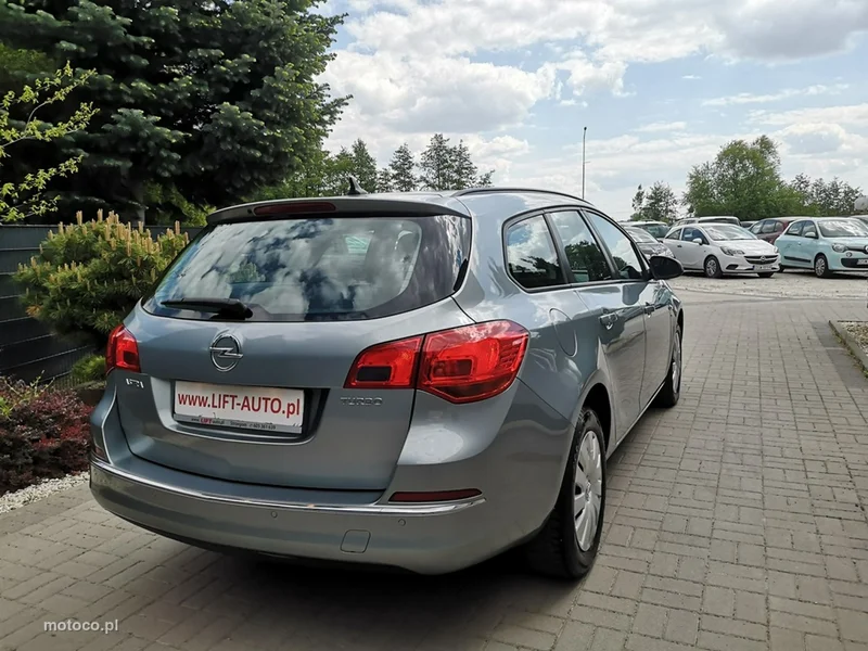 Opel Astra J 6