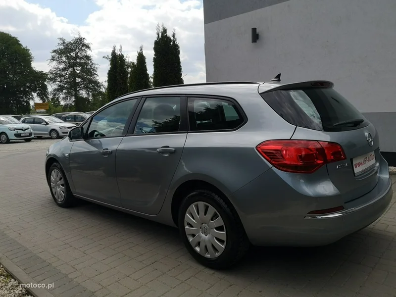 Opel Astra J 9