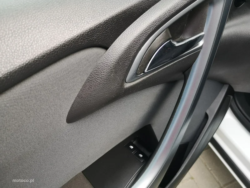 Opel Astra J 11