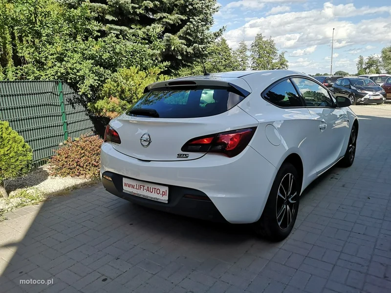 Opel Astra J 6