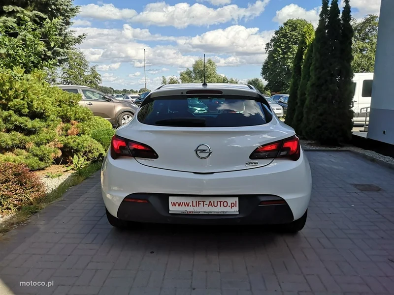 Opel Astra J 7