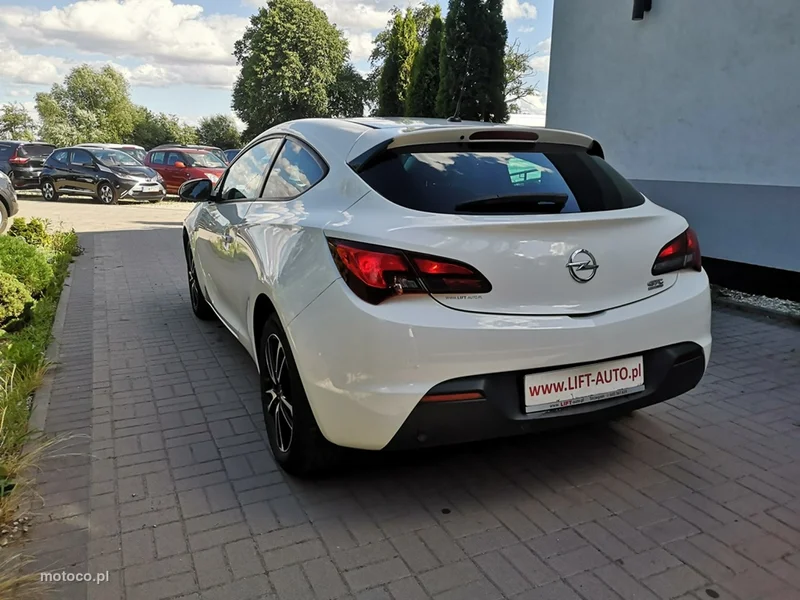 Opel Astra J 8