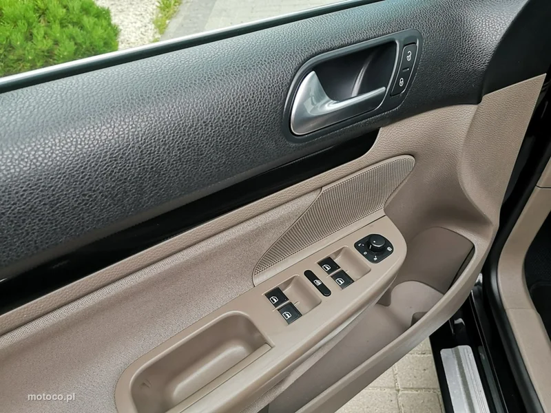 Volkswagen Golf VI 11