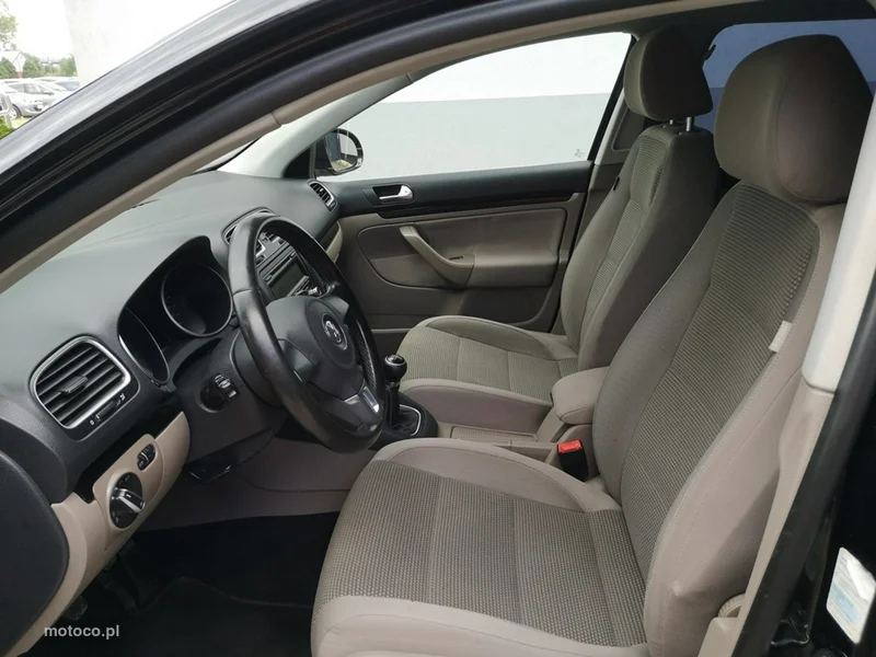 Volkswagen Golf VI 16