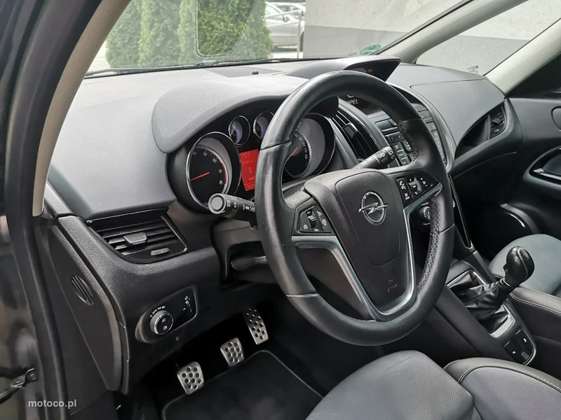 Opel Zafira C Tourer 13