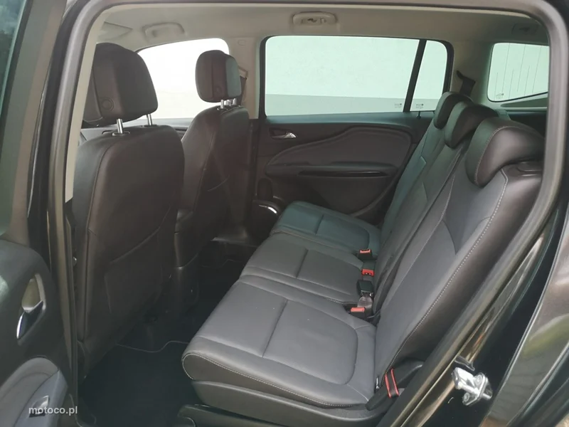 Opel Zafira C Tourer 19