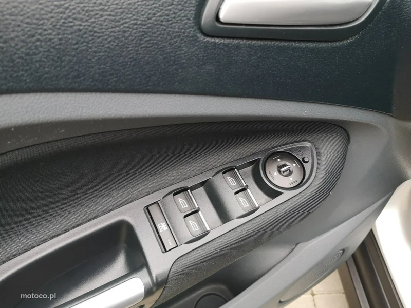 Ford C-Max II 11