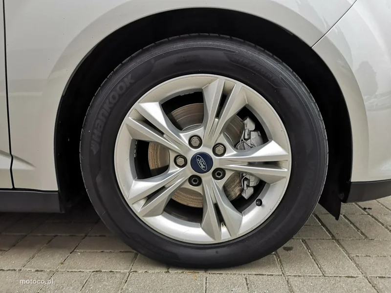 Ford C-Max II 25