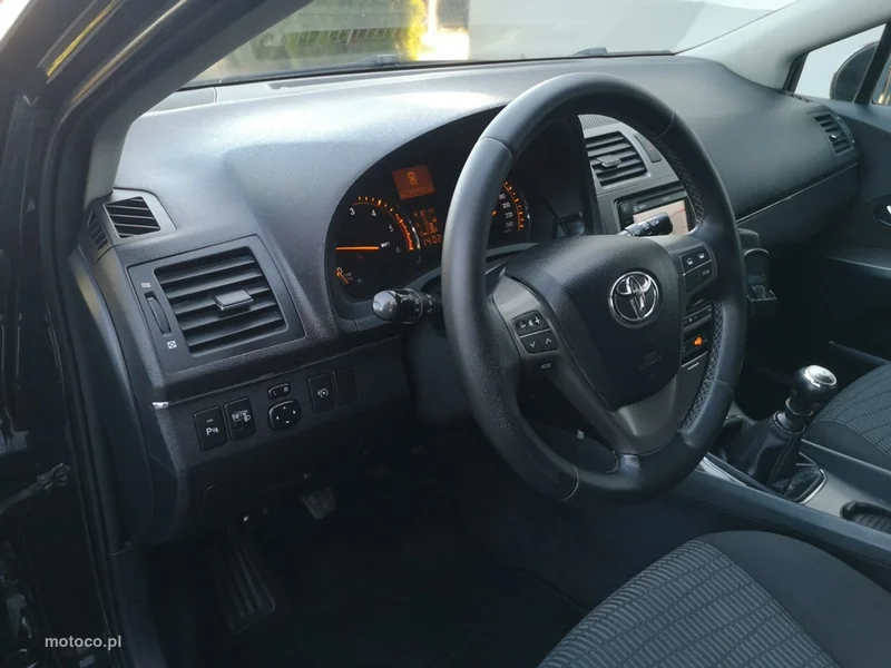 Toyota Avensis T27 12