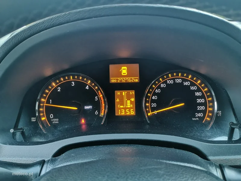 Toyota Avensis T27 13