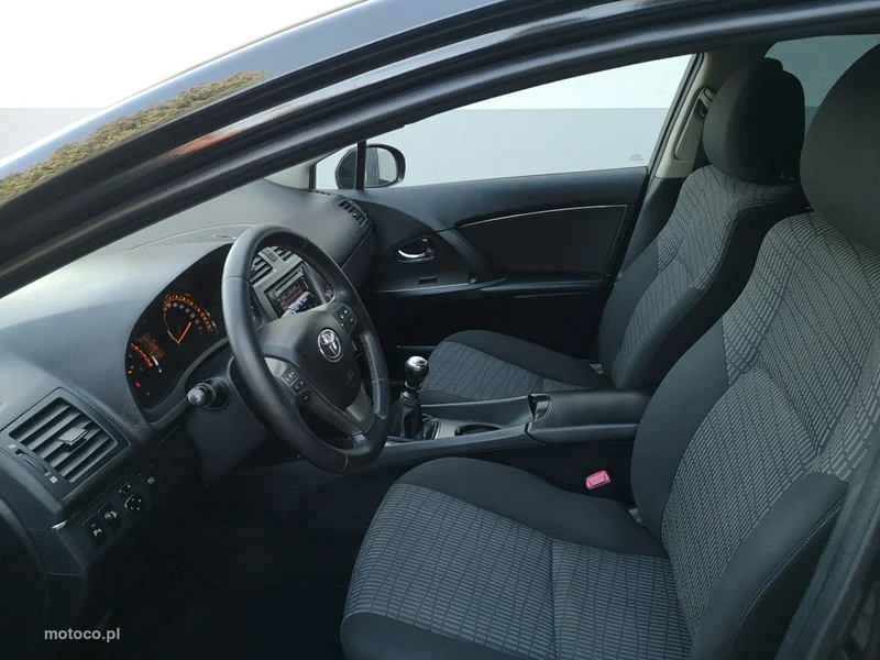 Toyota Avensis T27 18