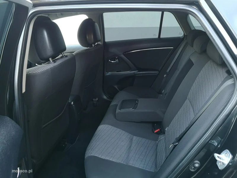 Toyota Avensis T27 19