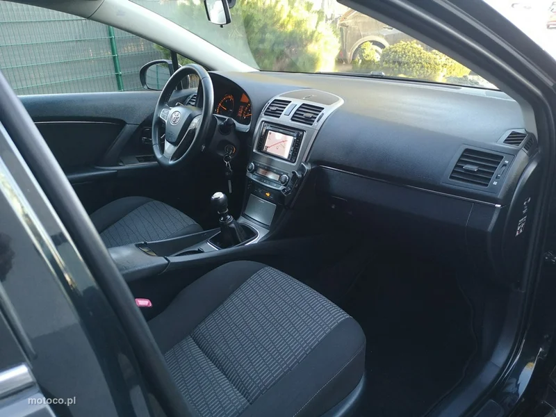 Toyota Avensis T27 21