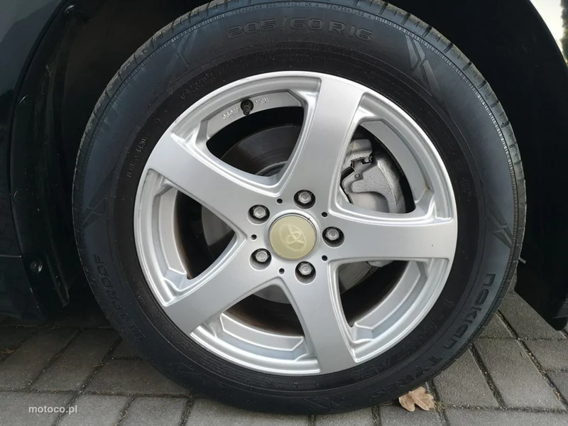 Toyota Avensis T27 27