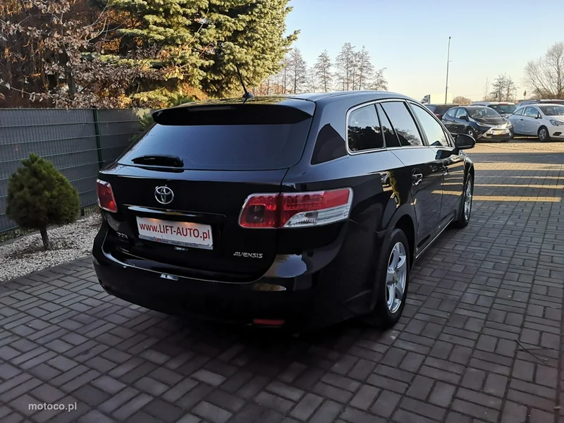 Toyota Avensis T27 6