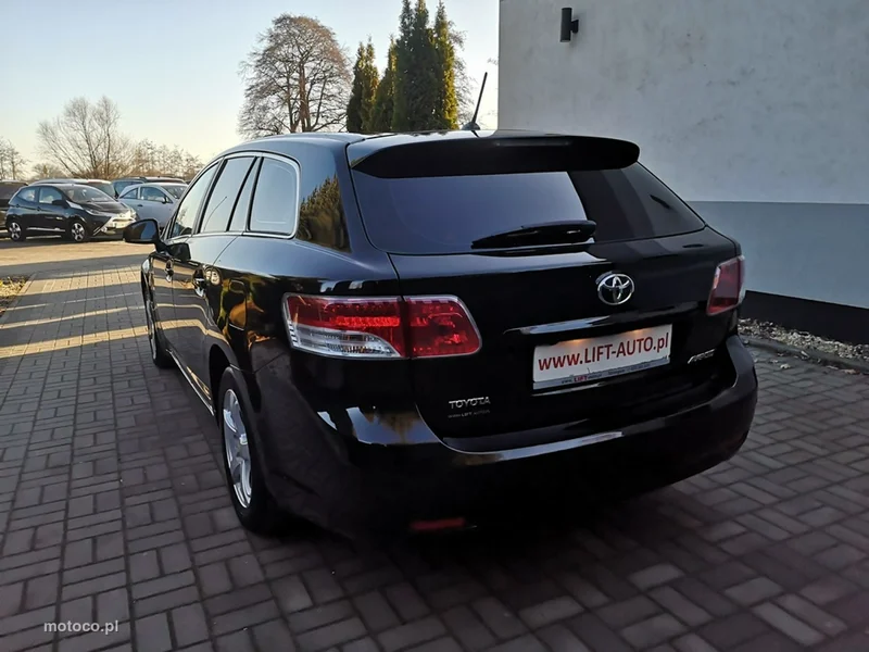 Toyota Avensis T27 8