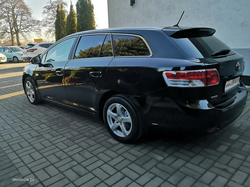Toyota Avensis T27 9