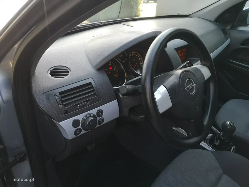 Opel Astra H 12