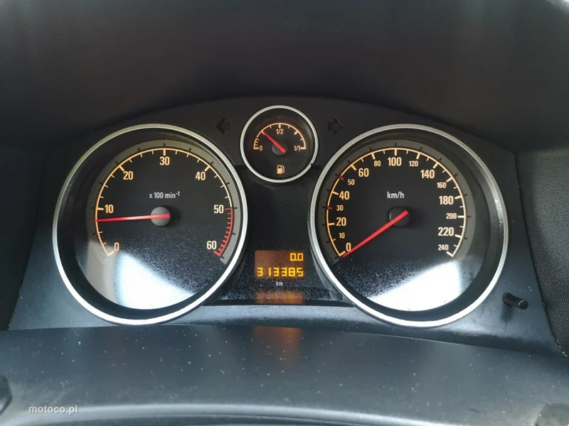 Opel Astra H 13
