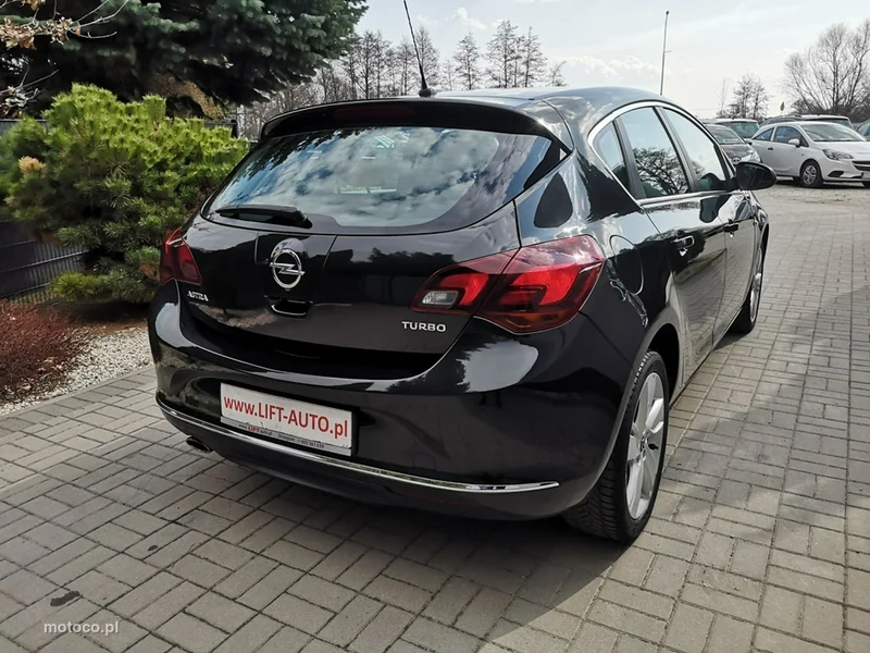 Opel Astra J 6
