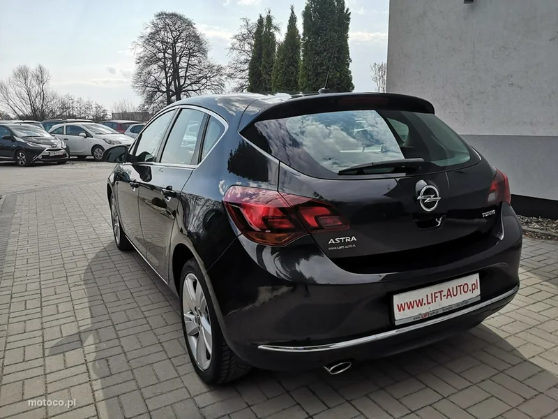 Opel Astra J 8