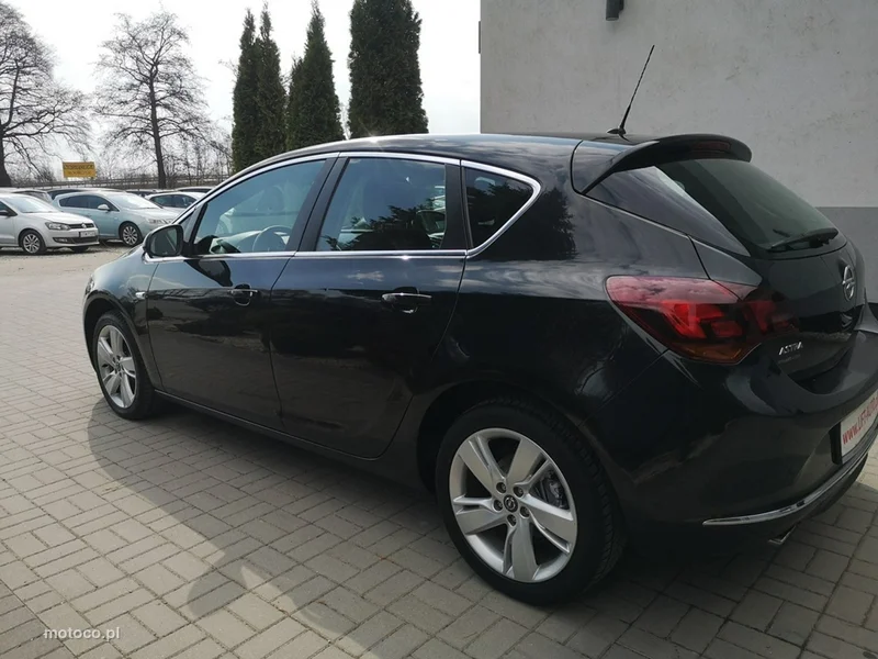 Opel Astra J 9