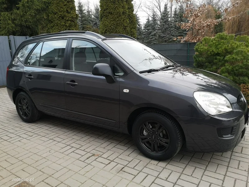Kia Carens 4