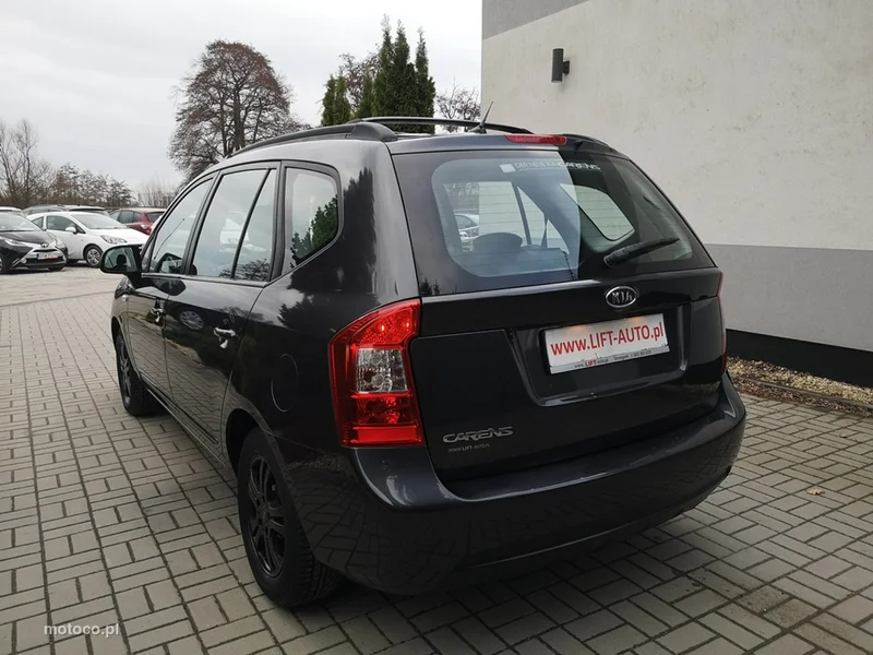 Kia Carens 8