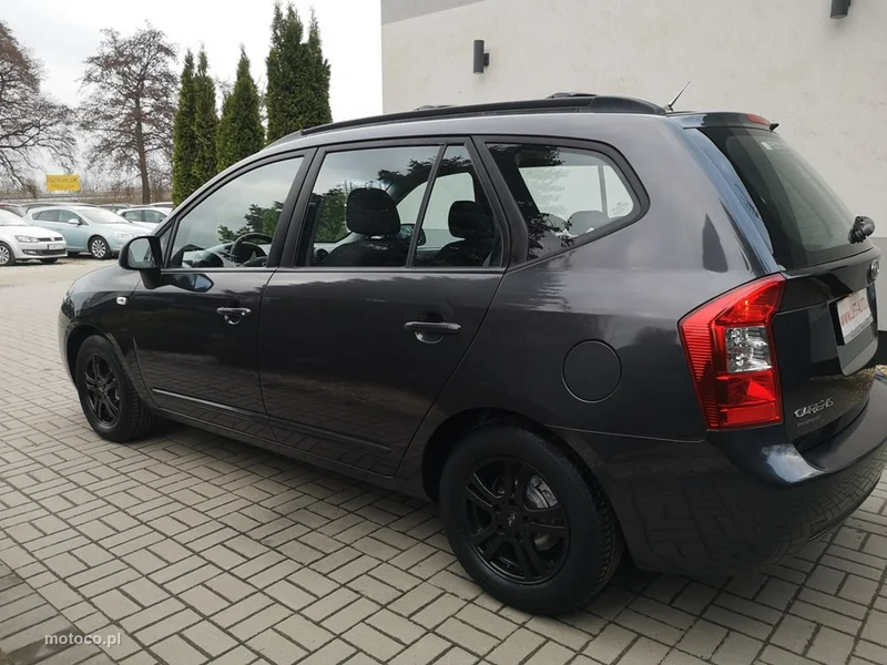 Kia Carens 9