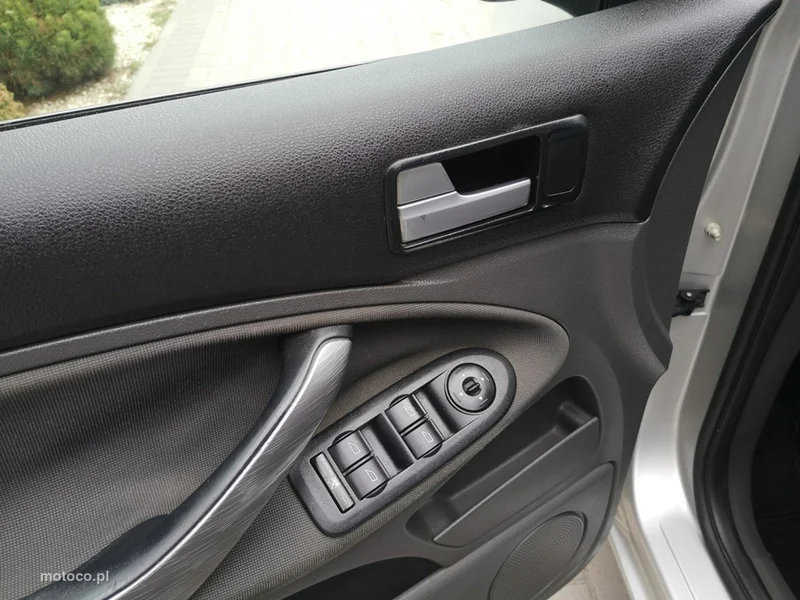 Ford C-Max I 11