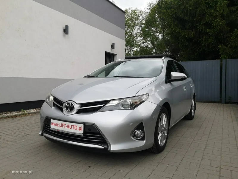 Toyota Auris E180