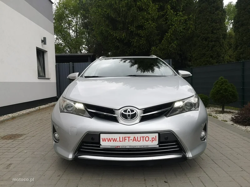 Toyota Auris E180 2