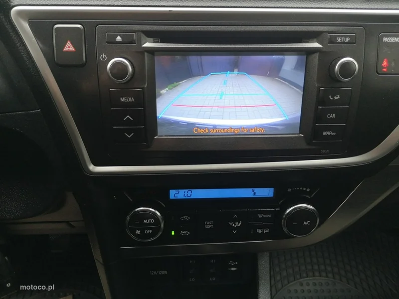 Toyota Auris E180 15