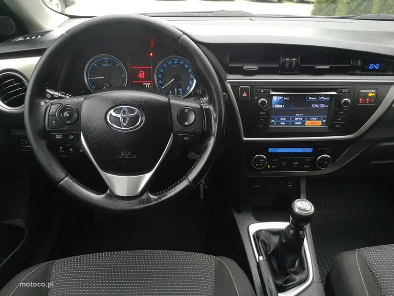 Toyota Auris E180 16